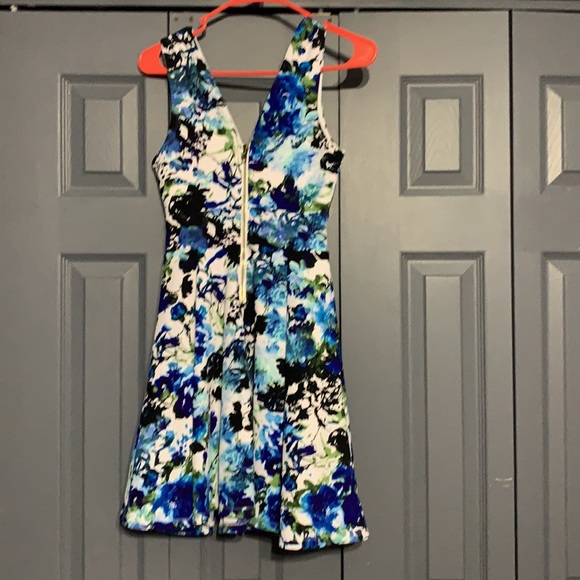 Small Blue Floral Dress with Zipper. B11 - Picture 3 of 5
